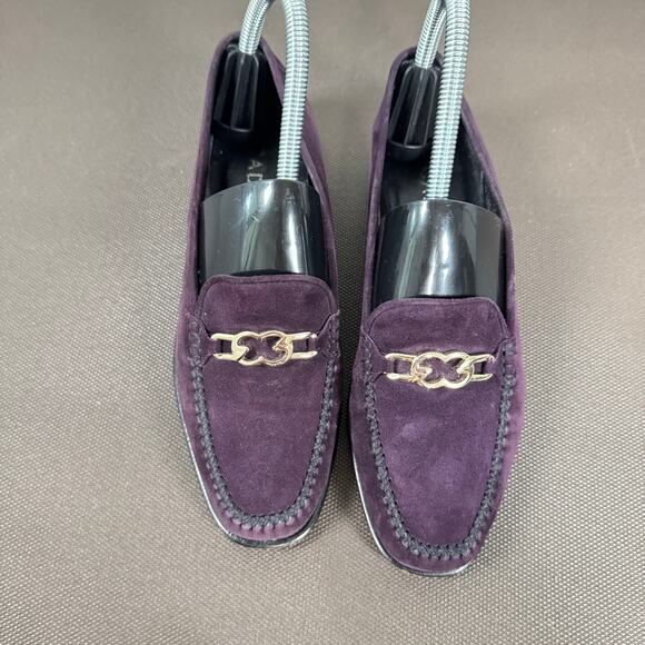 Escada Round Toe Suede Loafers Womens 35.5 US 5.5 Purple W/ Gold Tone Emblem - Picture 4 of 9
